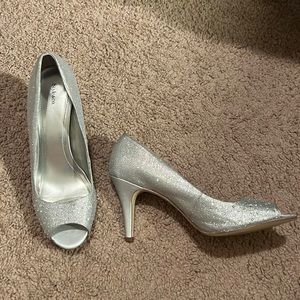 Size 11 Silver Sparkly Heel